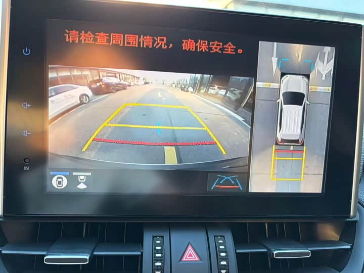 Фото 15 - Toyota RAV4