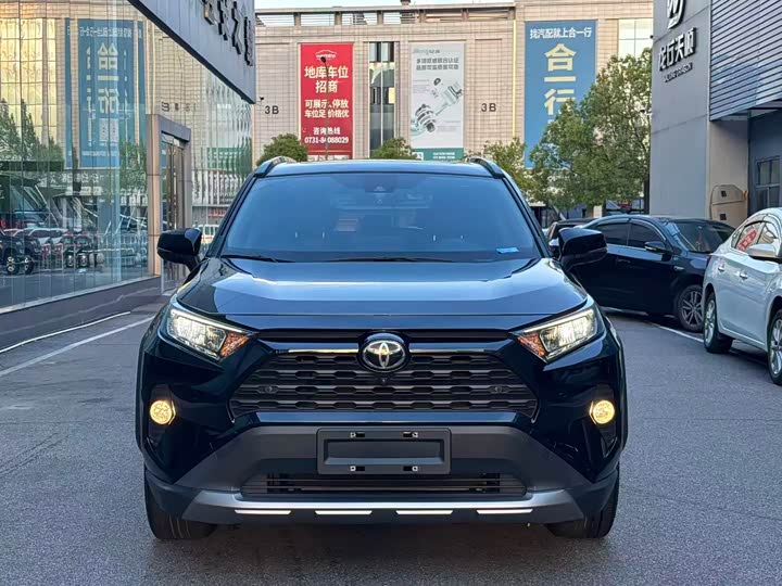 Фото 3 - Toyota RAV4