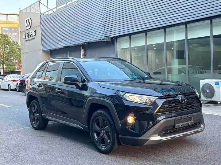 Фото 4 - Toyota RAV4