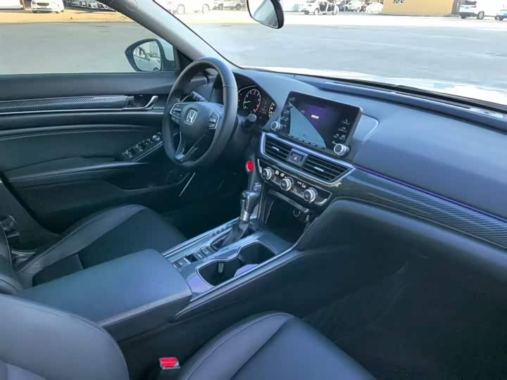 Фото 10 - Honda Accord