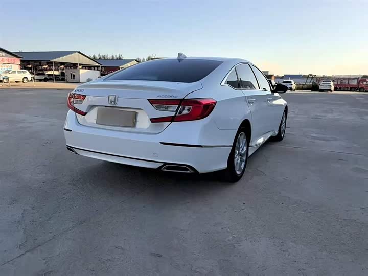 Фото 7 - Honda Accord