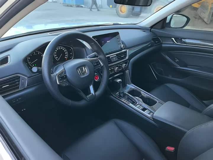 Фото 8 - Honda Accord