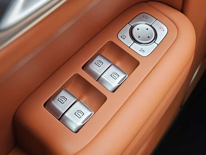 Фото 12 - LiXiang L8