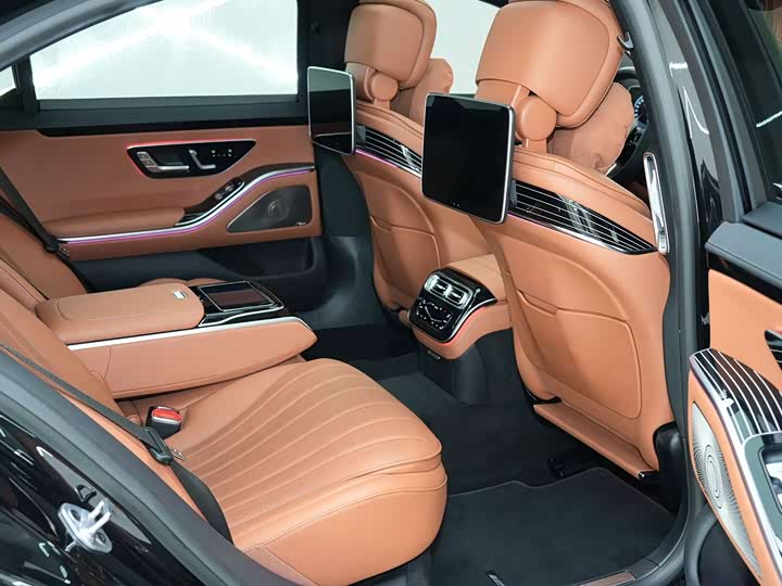 Фото 16 - Mercedes-Benz S-Class