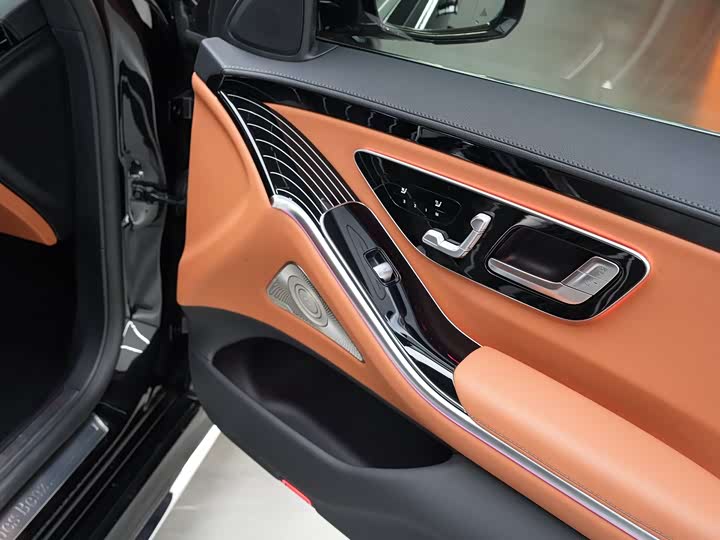 Фото 22 - Mercedes-Benz S-Class