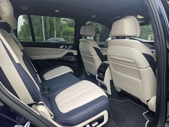 Фото 10 - BMW X7