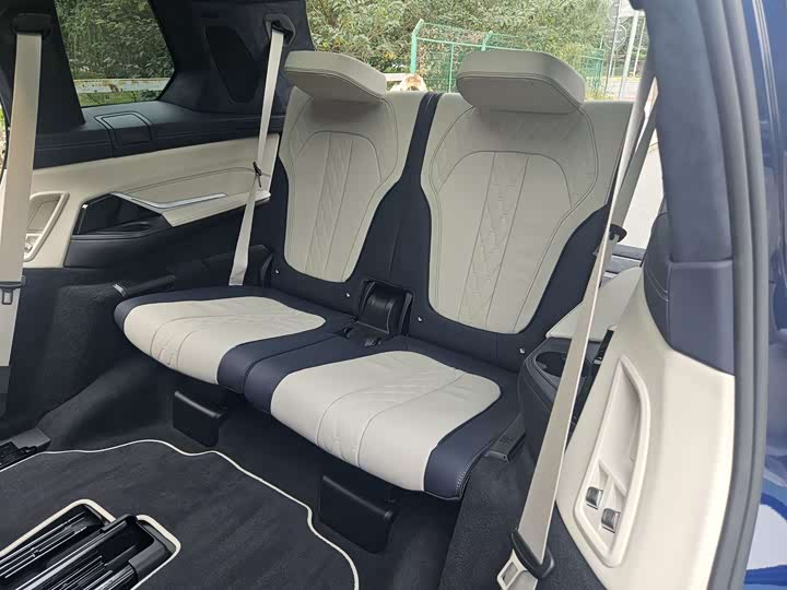 Фото 12 - BMW X7