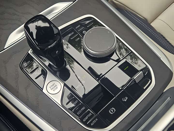 Фото 18 - BMW X7