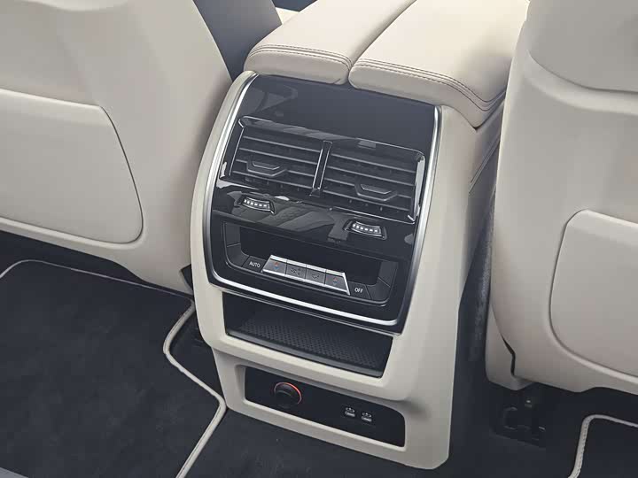 Фото 19 - BMW X7