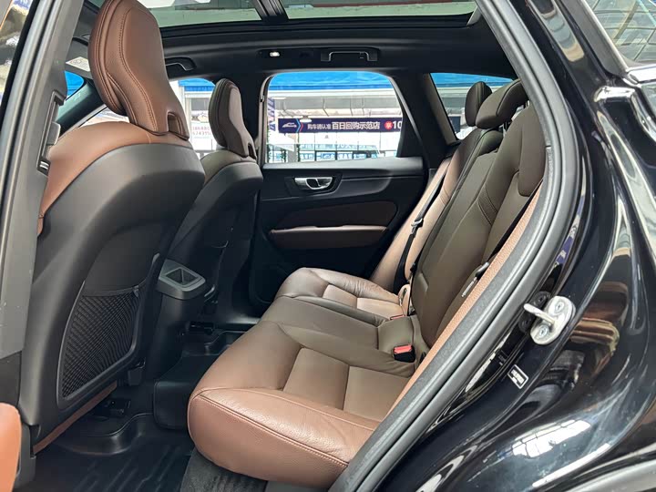 Фото 13 - Volvo XC60