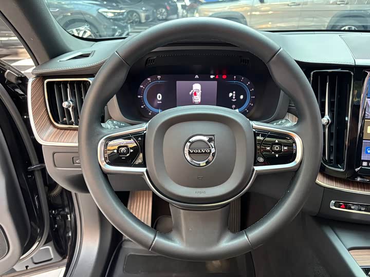 Фото 16 - Volvo XC60