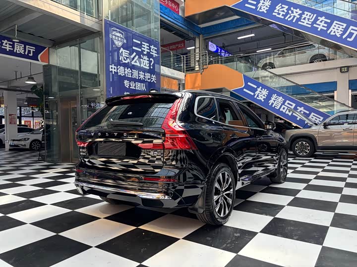 Фото 19 - Volvo XC60