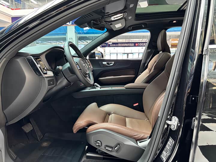 Фото 4 - Volvo XC60