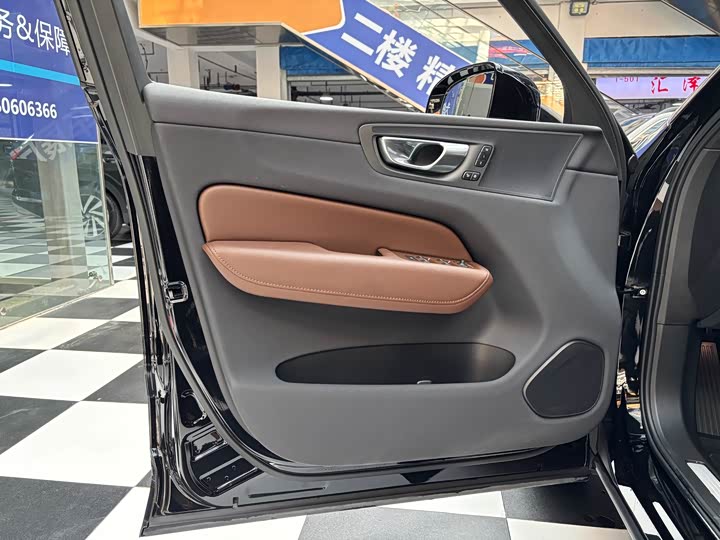 Фото 5 - Volvo XC60