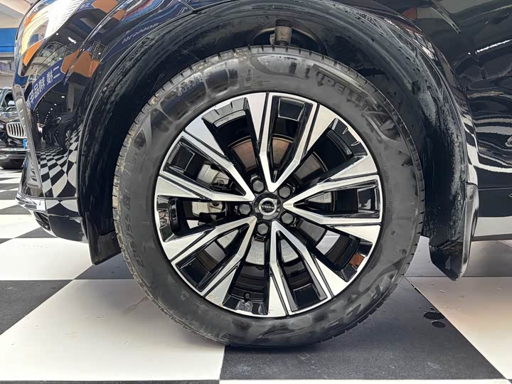 Фото 6 - Volvo XC60