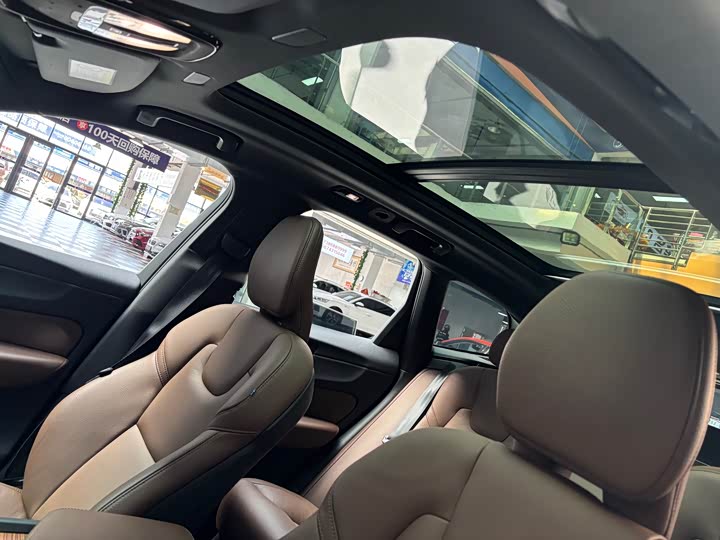 Фото 9 - Volvo XC60