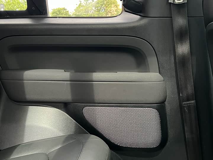 Фото 12 - Land Rover Defender