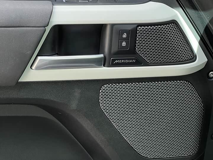 Фото 14 - Land Rover Defender