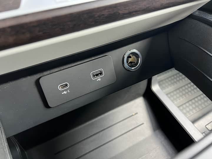 Фото 18 - Land Rover Defender