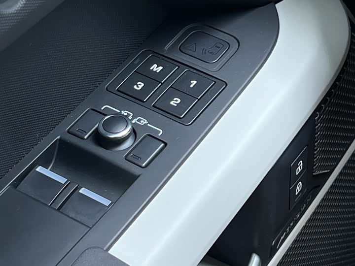 Фото 26 - Land Rover Defender