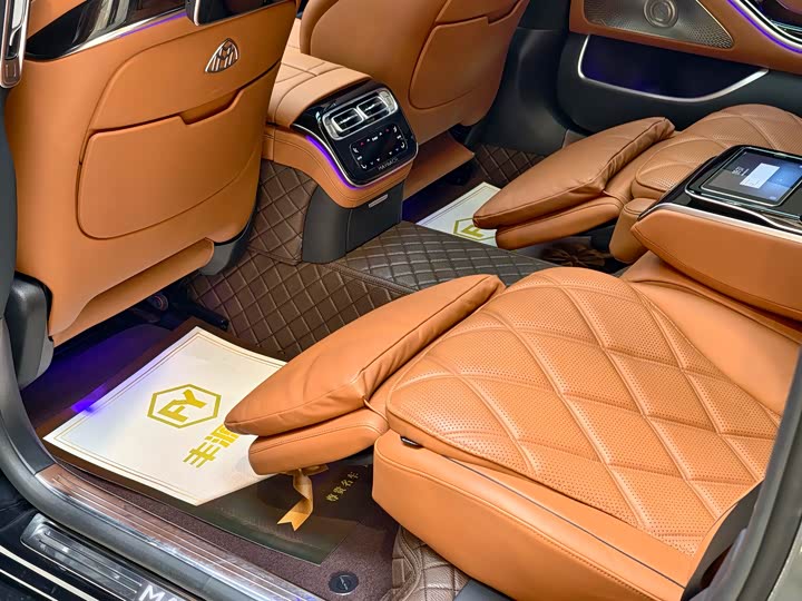 Фото 11 - Mercedes-Benz Maybach S-Class