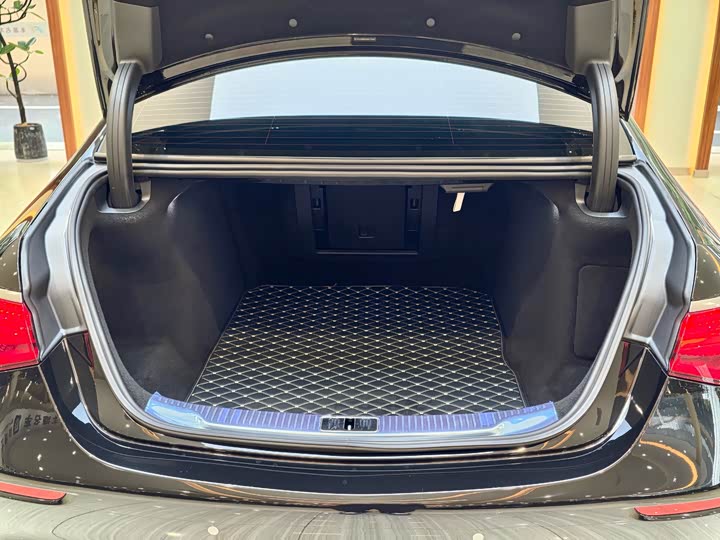 Фото 16 - Mercedes-Benz Maybach S-Class