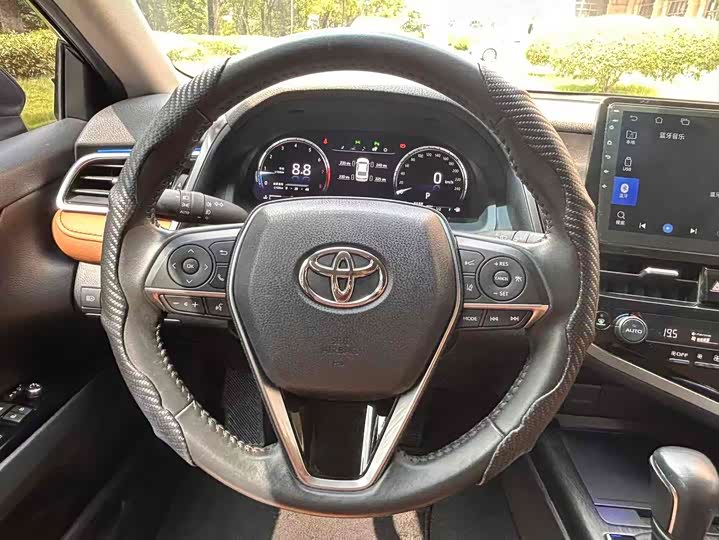 Фото 18 - Toyota Camry