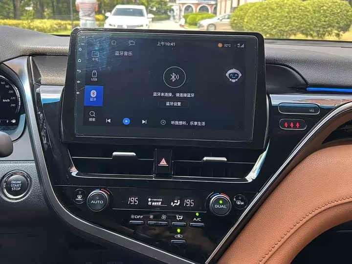 Фото 21 - Toyota Camry