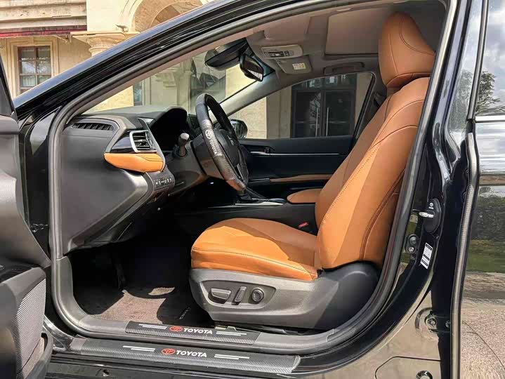 Фото 25 - Toyota Camry