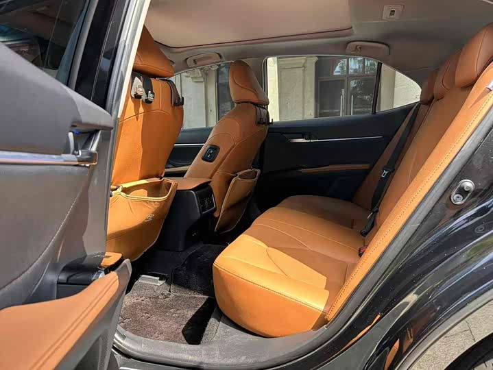 Фото 26 - Toyota Camry