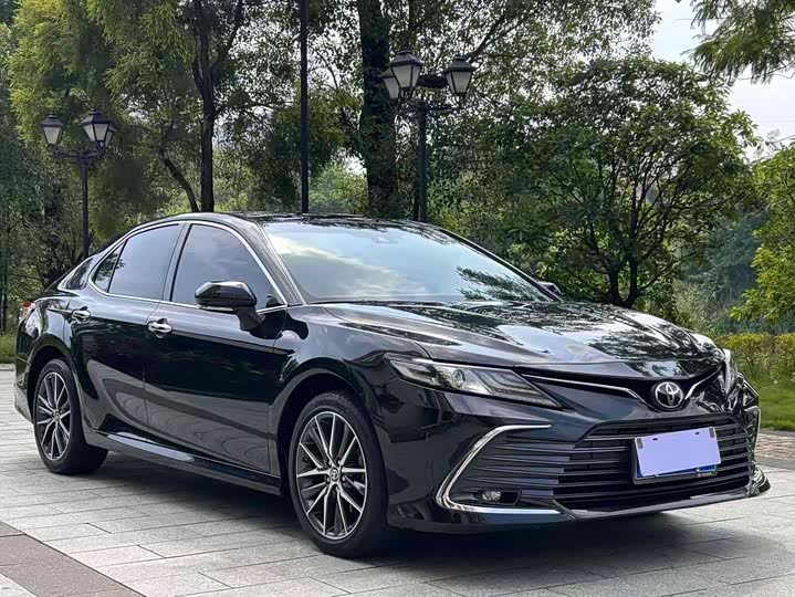 Фото 3 - Toyota Camry