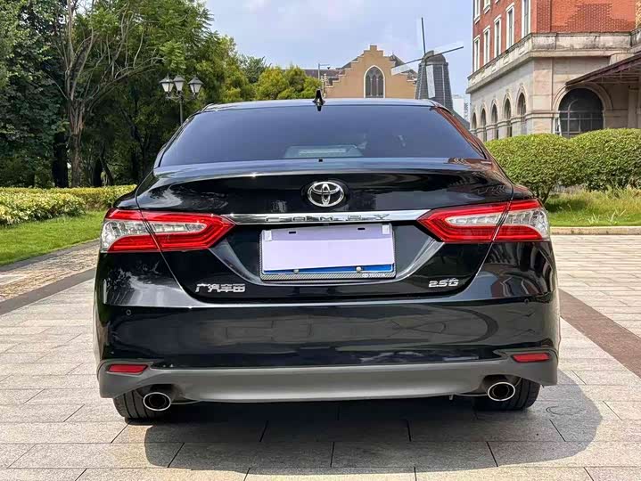 Фото 4 - Toyota Camry