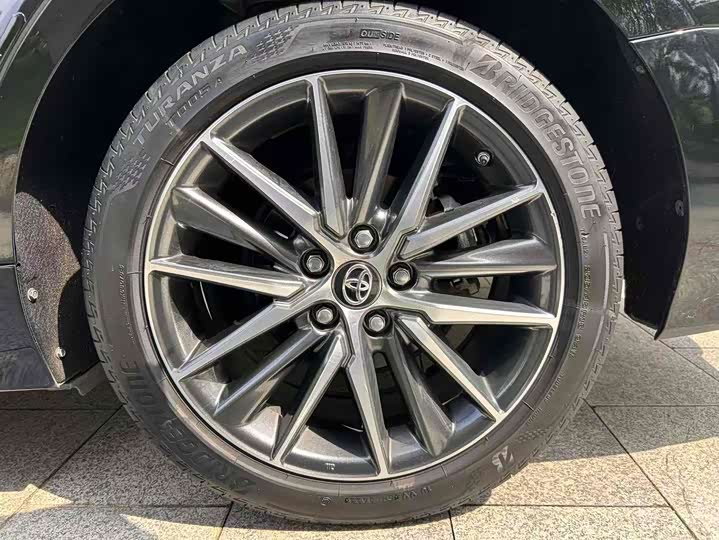 Фото 9 - Toyota Camry