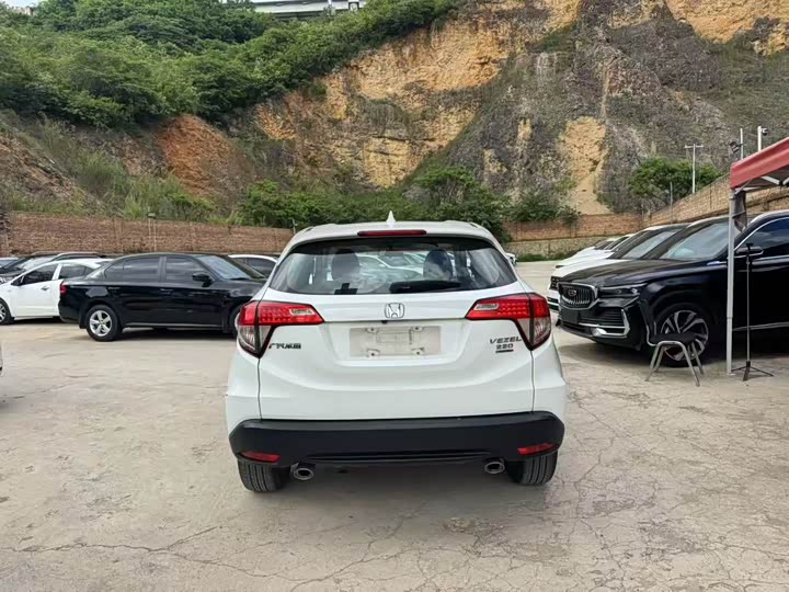 Фото 7 - Honda Vezel