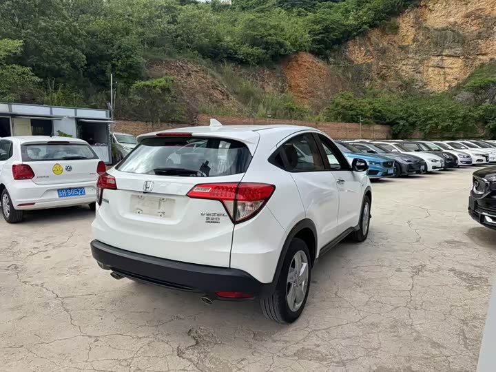 Фото 8 - Honda Vezel