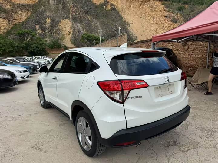 Фото 9 - Honda Vezel