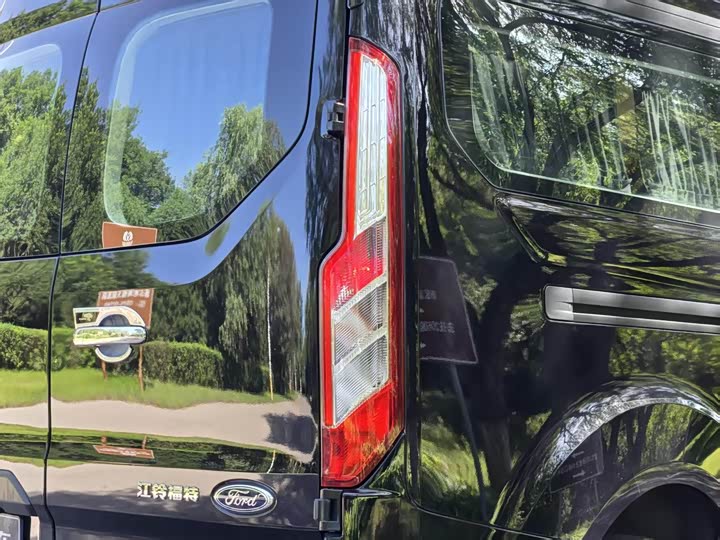 Фото 20 - Ford Transit