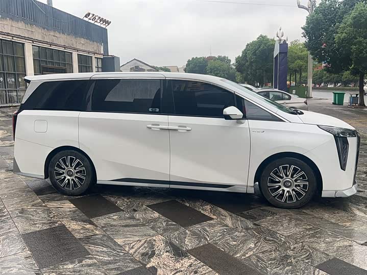 Фото 6 - GAC Trumpchi E9