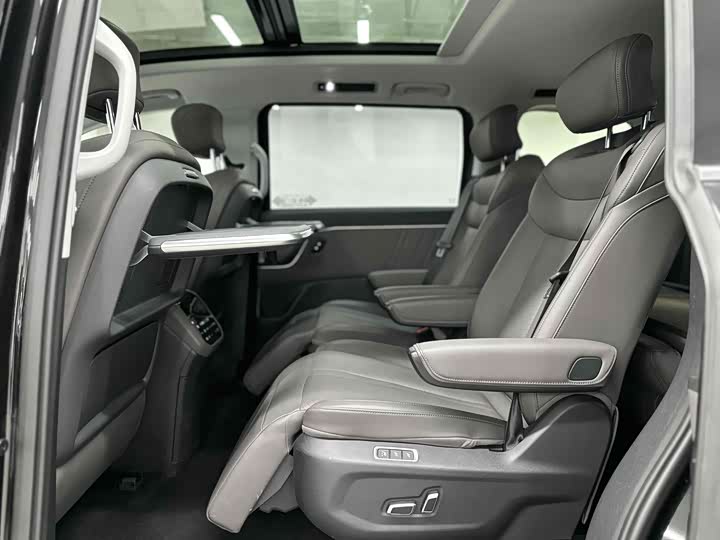 Фото 10 - Maxus Mifa 7