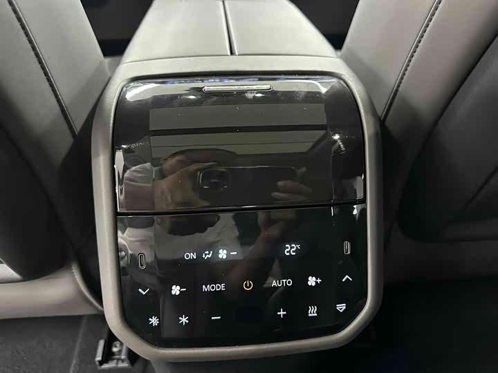 Фото 11 - Maxus Mifa 7