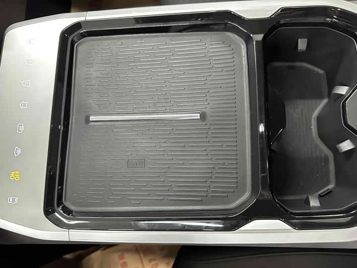 Фото 16 - Maxus Mifa 7