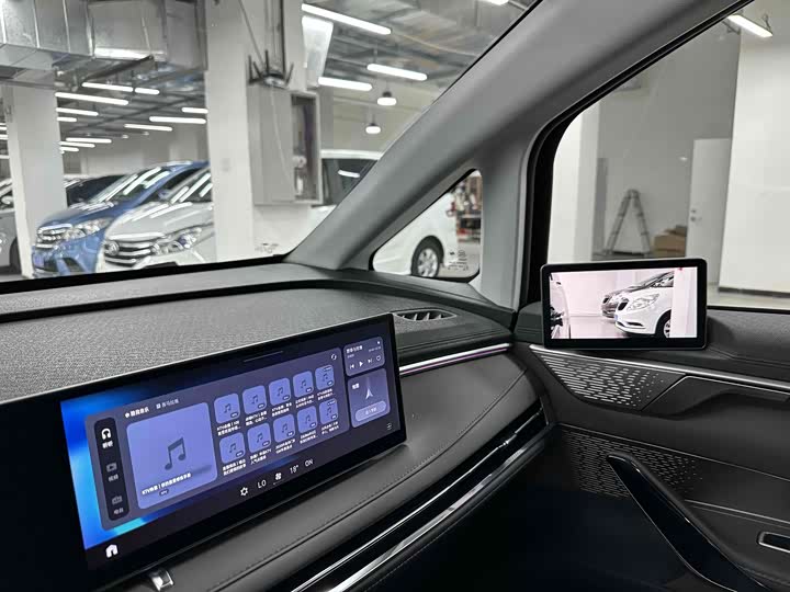 Фото 18 - Maxus Mifa 7