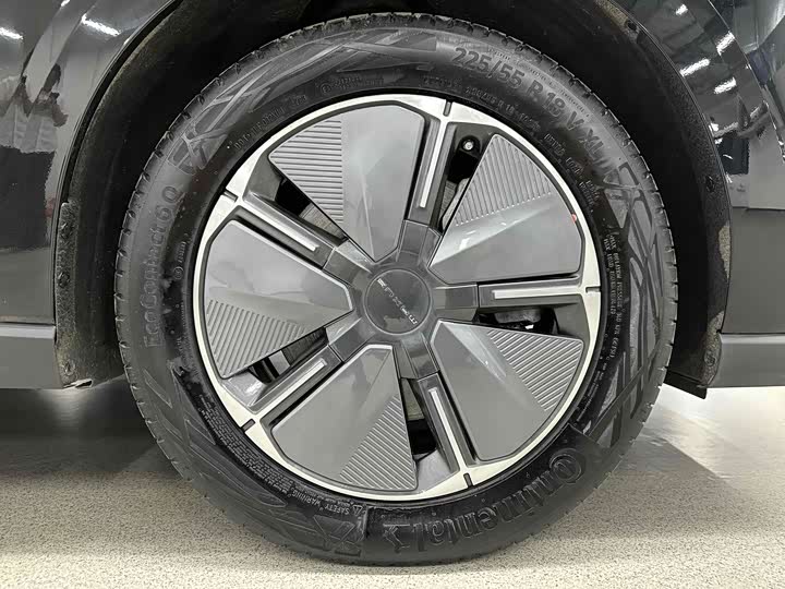 Фото 19 - Maxus Mifa 7