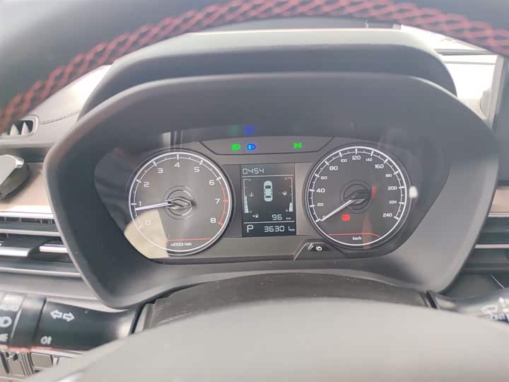 Фото 12 - Geely Vision X3