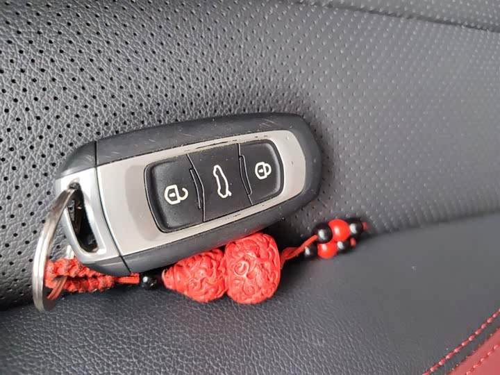 Фото 9 - Geely Vision X3