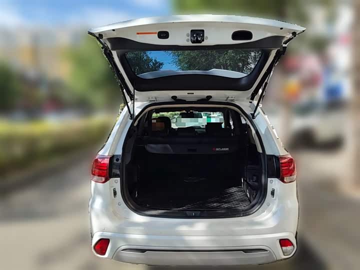 Фото 10 - Mitsubishi Outlander