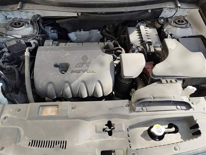 Фото 11 - Mitsubishi Outlander