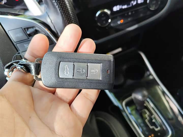 Фото 12 - Mitsubishi Outlander