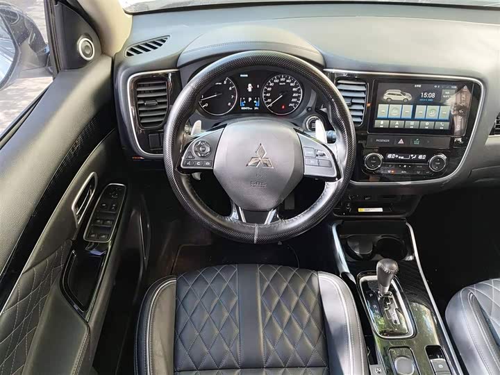 Фото 3 - Mitsubishi Outlander