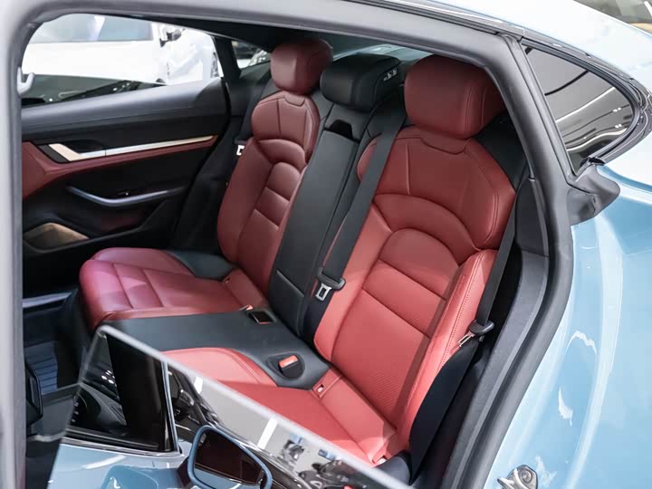 Фото 12 - Porsche Taycan